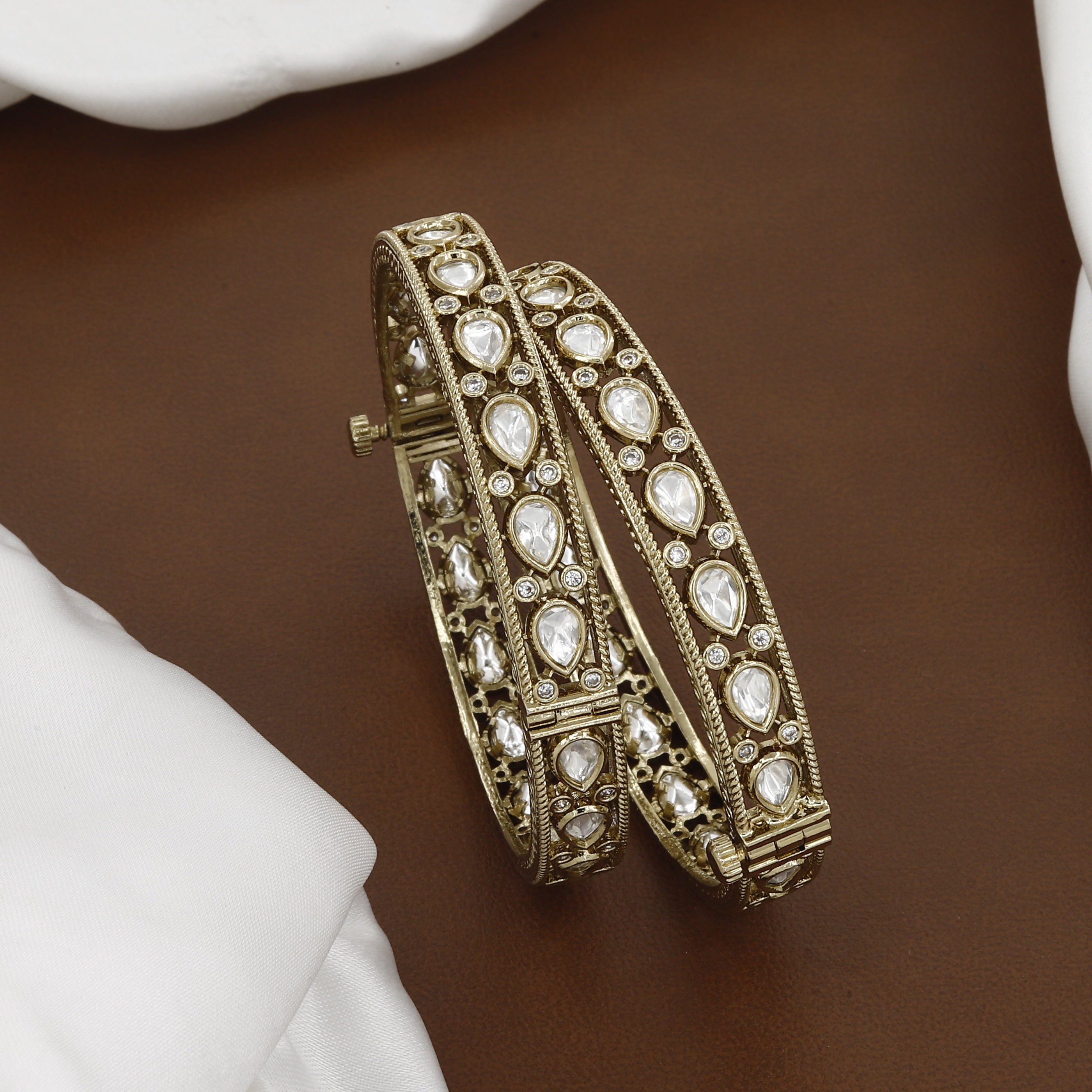 Mehndi Polished Pear-Cut Kundan Patla Set