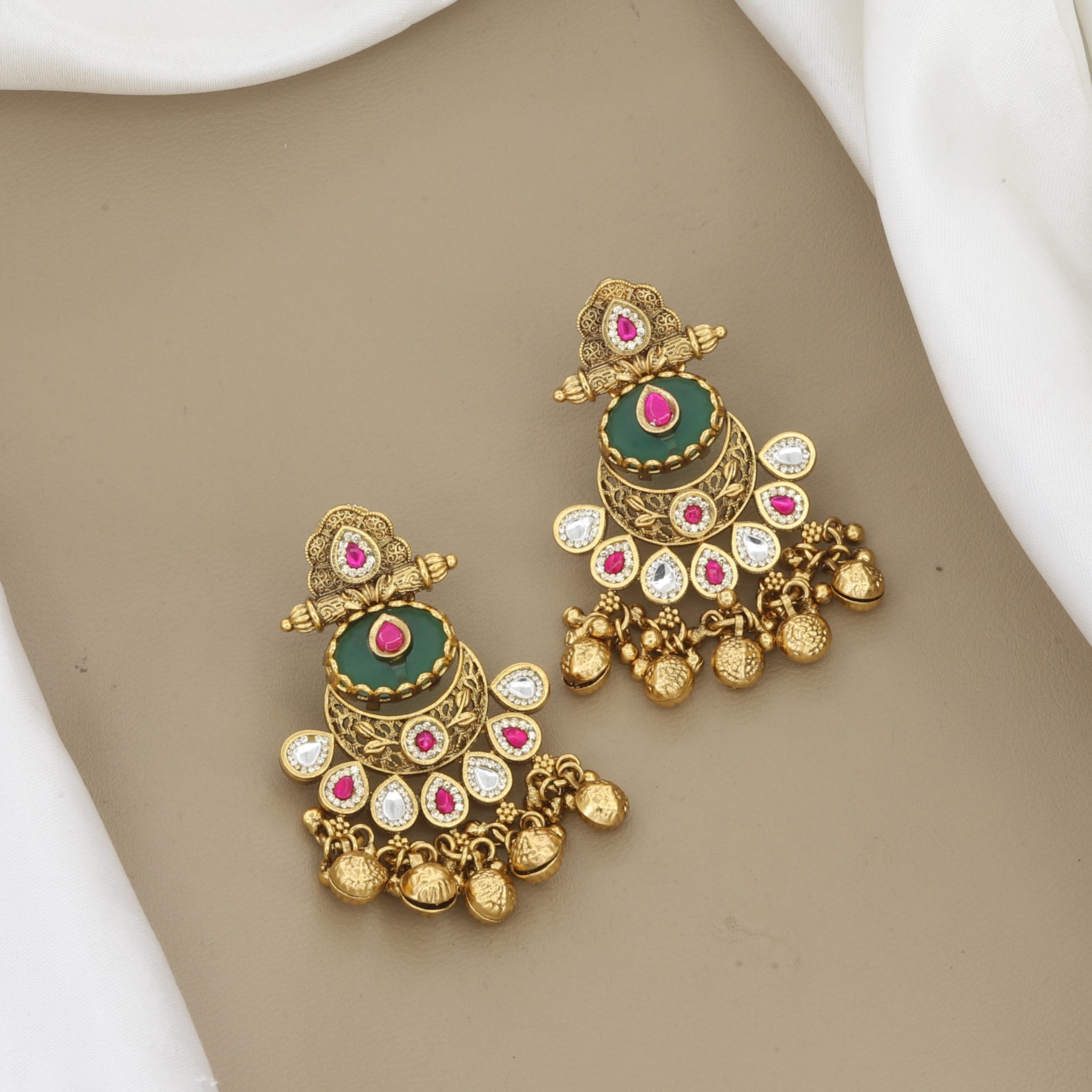 Antique Gold Traditional Kundan Necklace & Earring Set