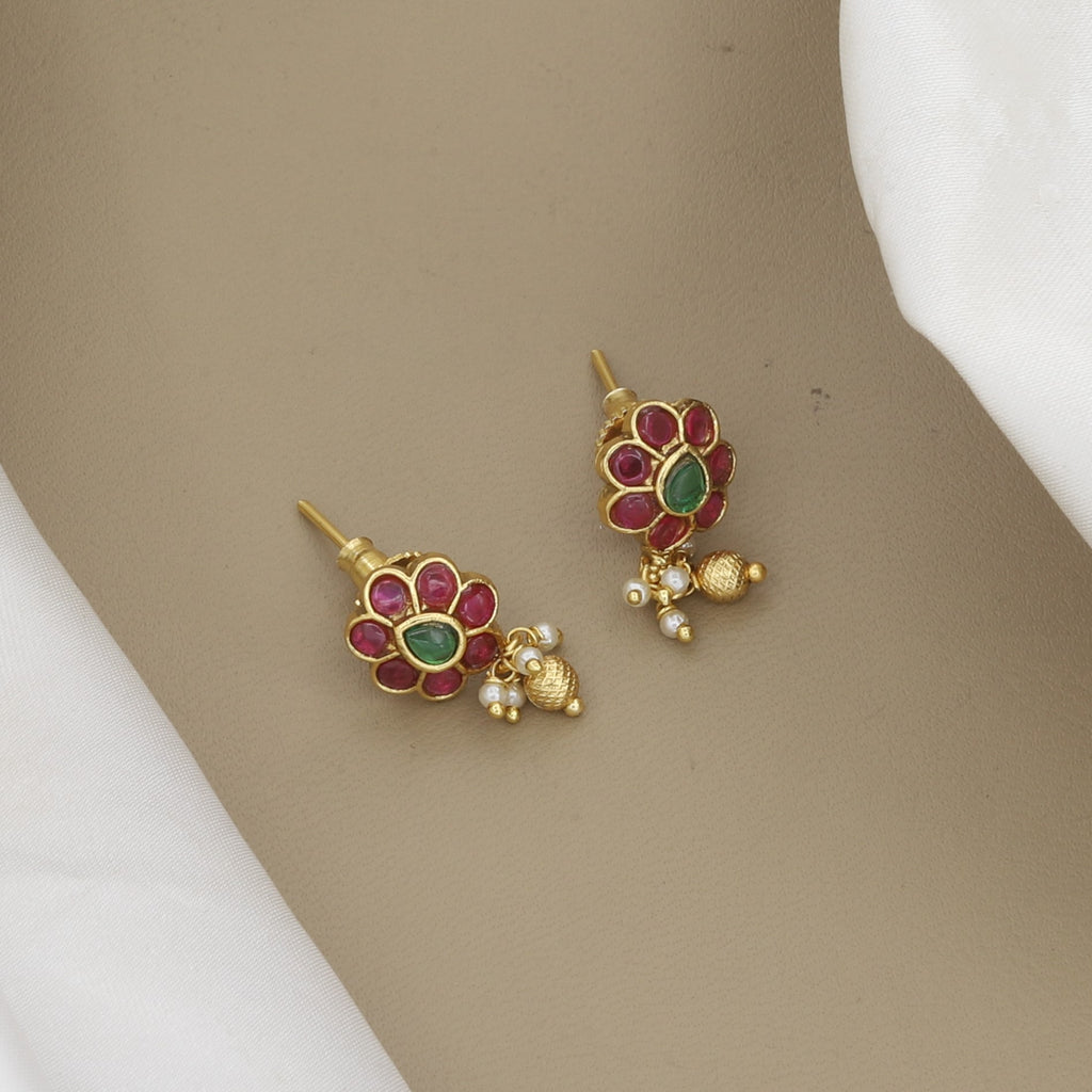 Delicate Gold Wire Necklace Set with Floral Stone Pendant