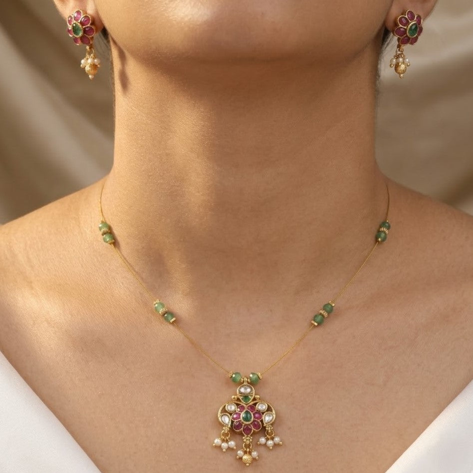 Delicate Gold Wire Necklace Set with Floral Stone Pendant