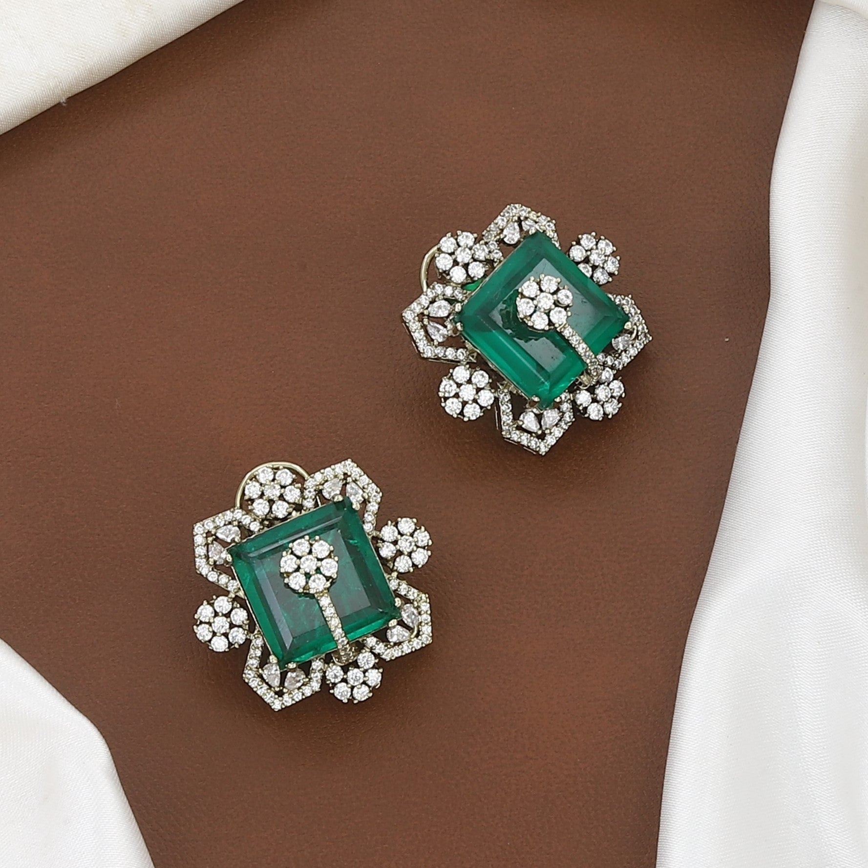 Mehndi Polished Regal Ruby and Emerald Diamond Necklace Set