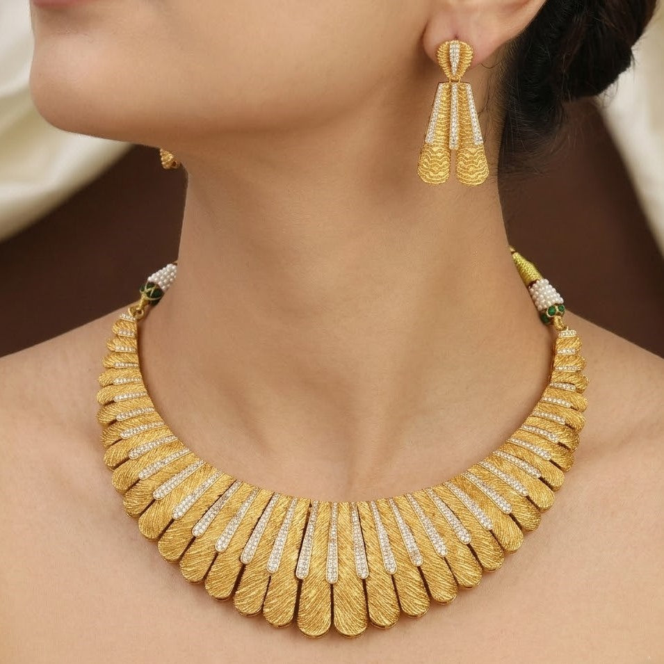 Gold Polished Elegant Textured Diamond Necklace Set
