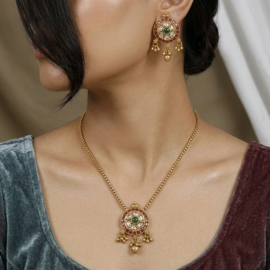 Traditional Kundan Medallion Necklace Set (Medium)