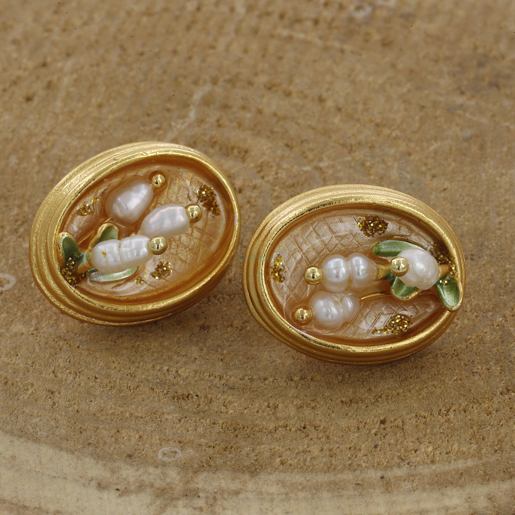 Gold Tone Circle Shape Medium Size Vintage Earrings